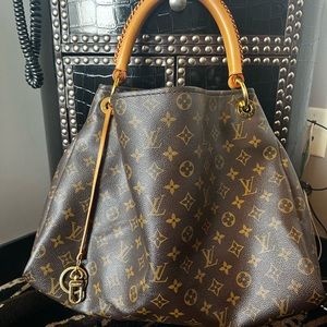 Louis Vuitton Artsy MM